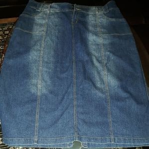 Cato's Women's 5 pocket Denim midi skirt.